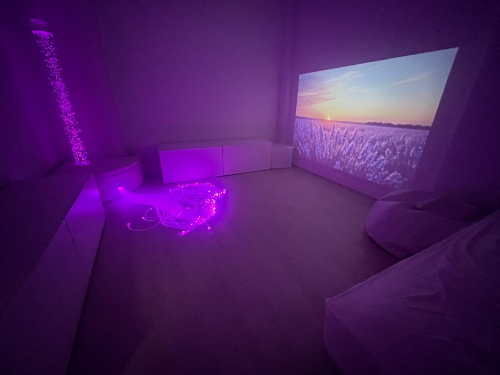 Sala Snoezelen multisensorial propia de Esnatuz Psicología en Bilbao